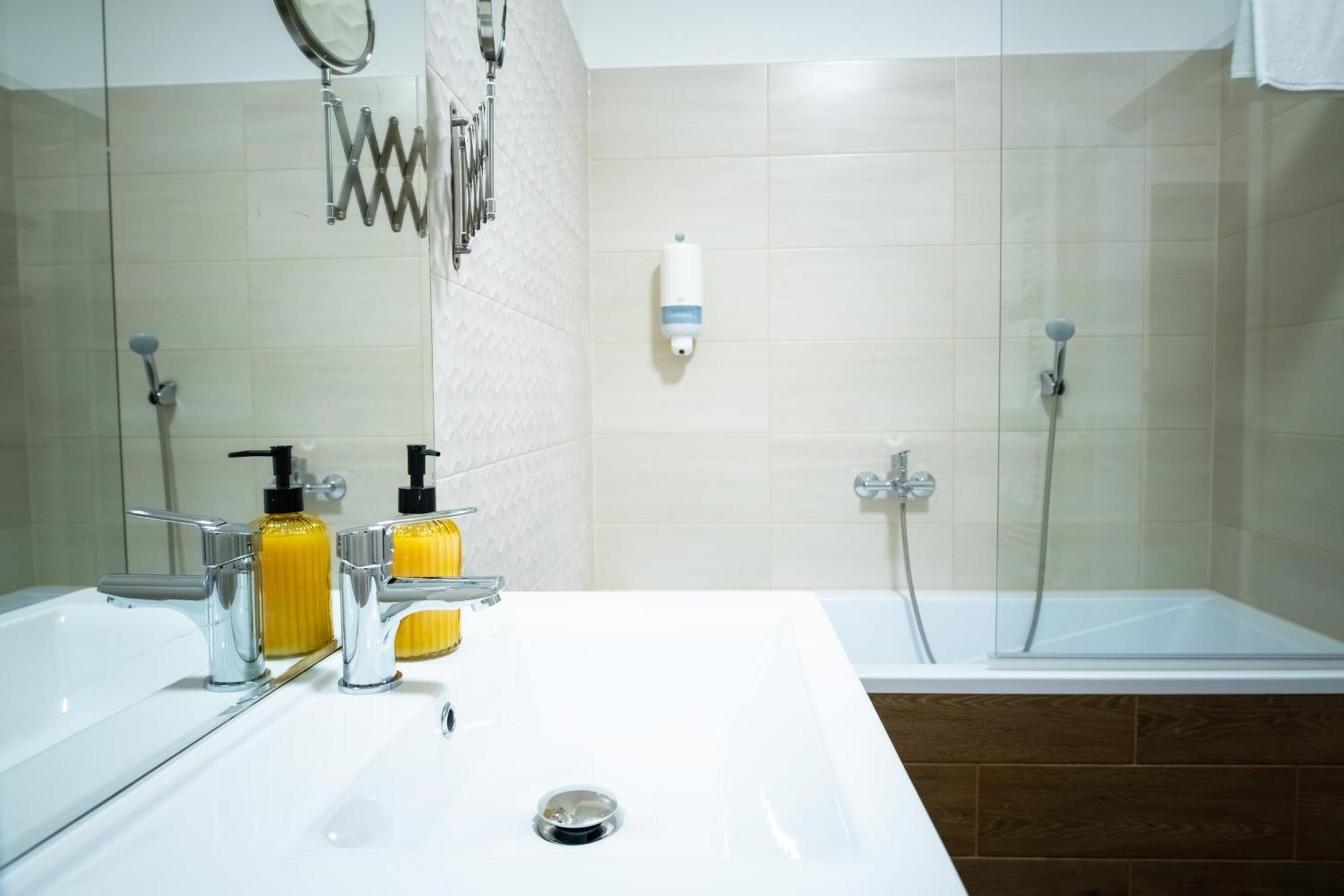 Elixir Panzio Bed & Breakfast Nyírbátor Dış mekan fotoğraf